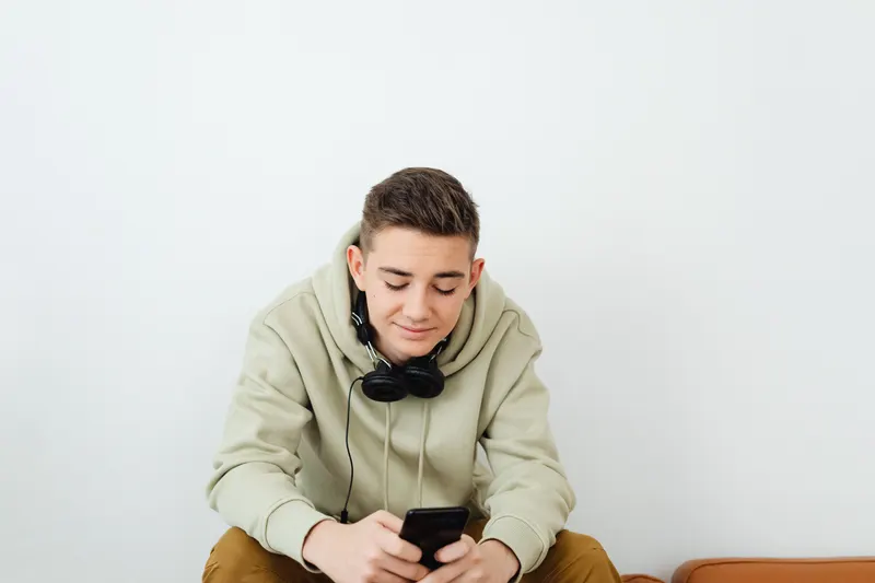 Réseaux sociaux et mineurs : que dit le droit marocain ?